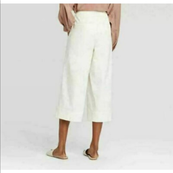 Prologue- white natural waist, wide leg crop pants with side pockets. - Picture 2 of 14